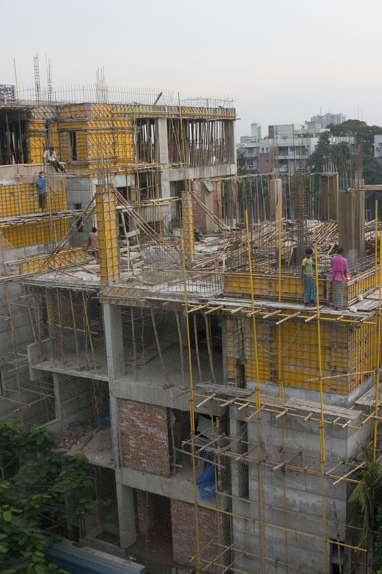 ঠিকাদারদের ঠিকানা নাই , থমকে আছে প্রকল্পের কাজ