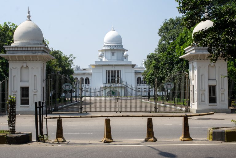 আপাতত বেঞ্চ পাচ্ছেন না হাইকোর্টের ১২ বিচারপতি