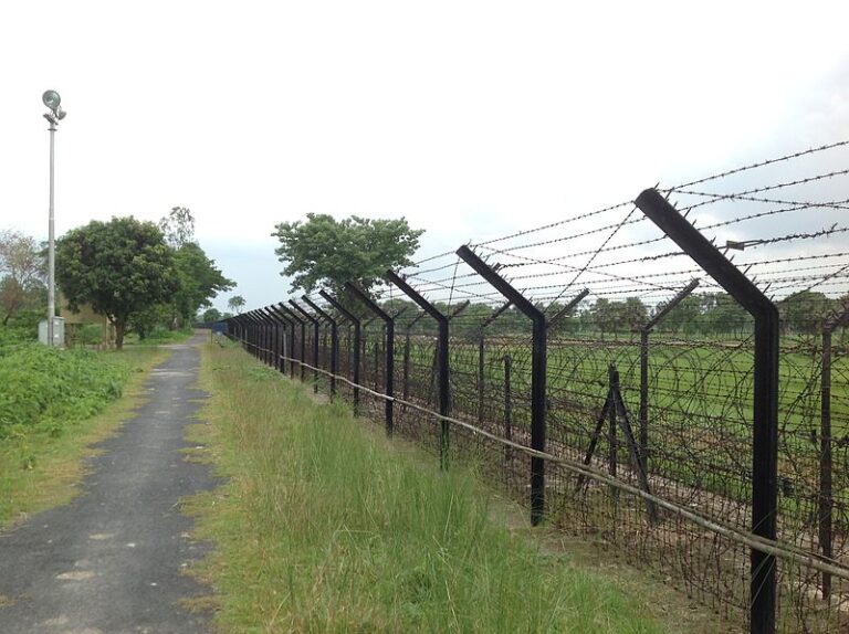 ভারতীয় গণমাধ্যমে বাংলাদেশি অনুপ্রবেশকারীদের নিয়ে প্রচারণার পেছনে রাজনীতি ?