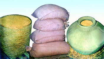 খাদ্য মজুতে টান, বাড়ছে ঝুঁকি