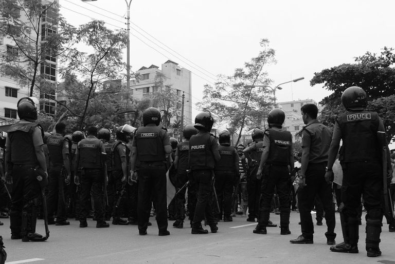পুলিশ সক্রিয় না হওয়ার নেপথ্যে ৮ কারণ