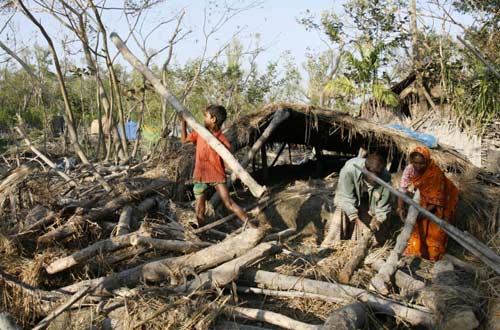 বাংলাদেশের জলবায়ু উদ্বাস্তু , তাদের মরিয়া নির্মম বাস্তবতা