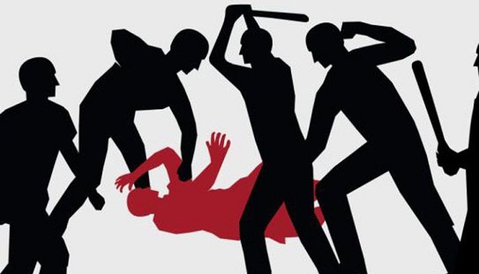 শহীদ মিনারে সাংবাদিকের উপর হামলা