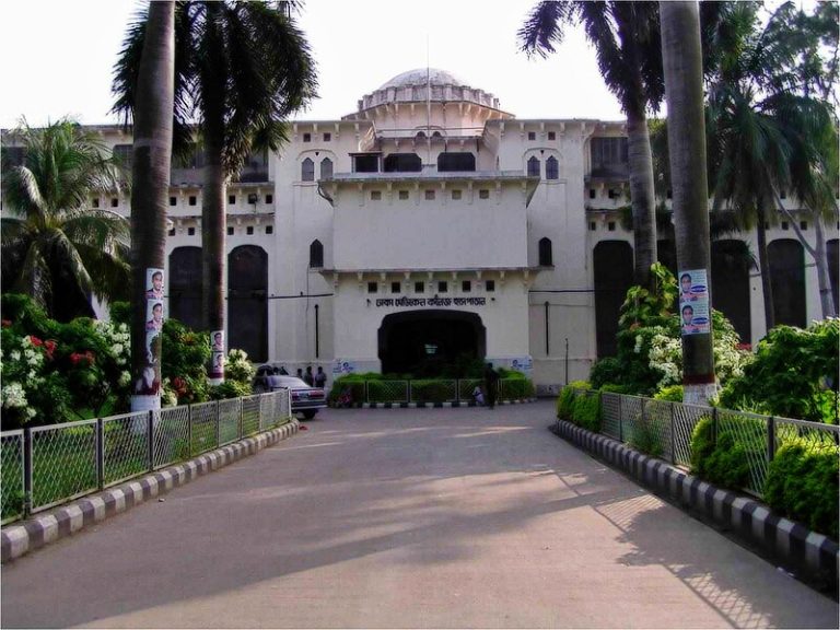ঈদের ছুটিতে সীমিত হয়ে এসেছে হাসপাতালগুলোর চিকিৎসাসেবা !