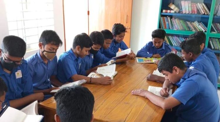 পড়াশোনায় পিছিয়ে পড়ছে শিক্ষার্থীরা