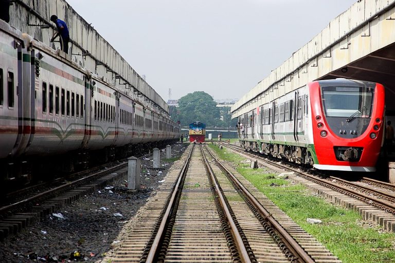 রেলে ১ টাকা আয় করতে , আড়াই টাকার বেশি ব্যয়