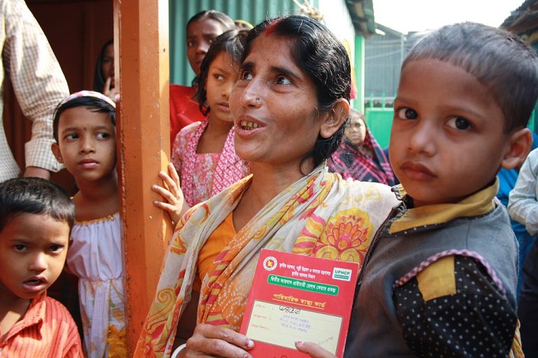 স্বাস্থ্য সংস্কার কমিশনের প্রতিবেদন – স্বাস্থ্য ব্যবস্থায় মৌলিক পরিবর্তন ও সবার জন্য স্বাস্থ্যসেবা নিশ্চিতের সুপারিশ