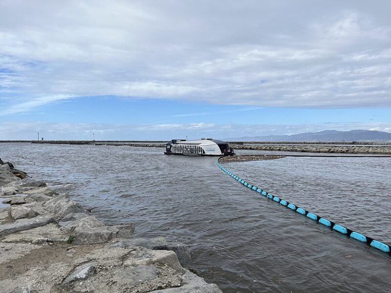 The Ocean Cleanup – ২০৪০ সালের মধ্যে ,           প্লাস্টিকহীন মহাসাগর করার প্রকল্প