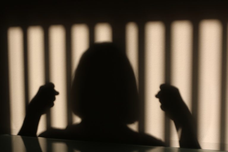 নিজেকে দেখার ফাঁদ