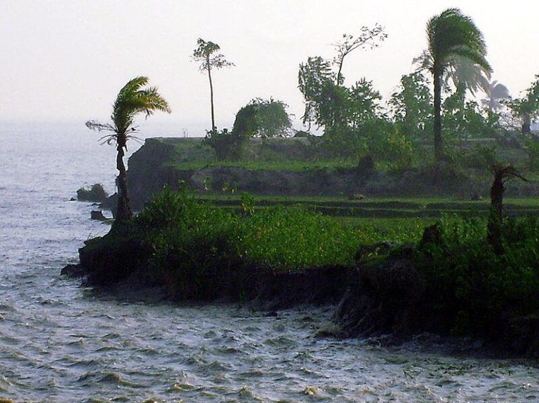 নদীভাঙনে গত এক দশকে বাস্তুহারা ৩০ হাজার পরিবার